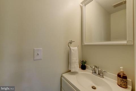 157 V St NE, Washington, DC 20002 photo 14
