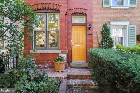 744 9th St SE, Washington, DC 20003 photo 1
