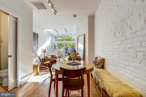 744 9th St SE, Washington, DC 20003 photo 3