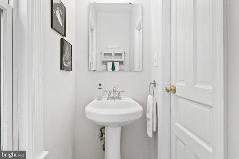 17 7th St NE, Washington, DC 20002 photo 15