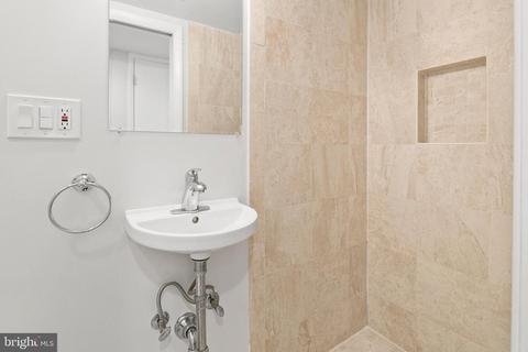 17 7th St NE, Washington, DC 20002 photo 27