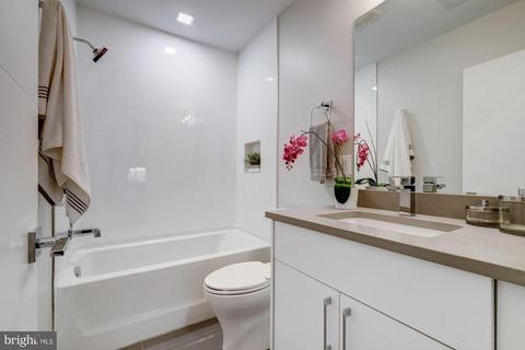 1331 K St SE #401, Washington, DC 20003 photo 8