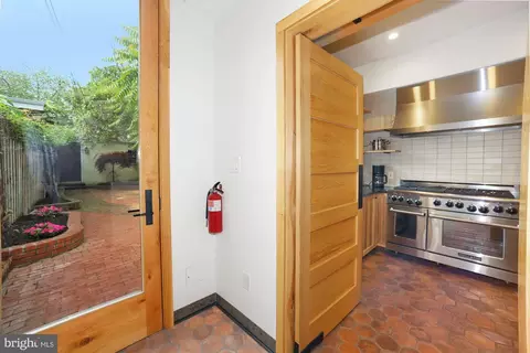 125 D St SE, Washington, DC 20003 photo 12