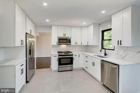 1327 Maple View Pl SE, Washington, DC 20020 photo 5