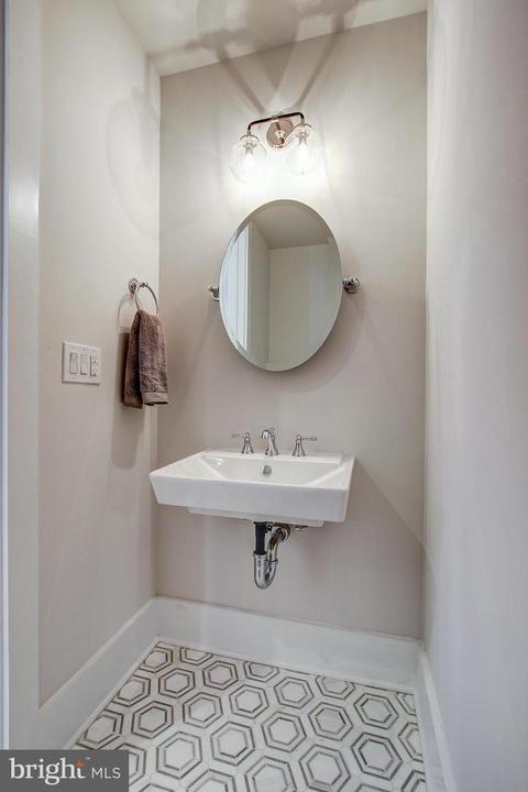 217 A St NE, Washington, DC 20002 photo 16