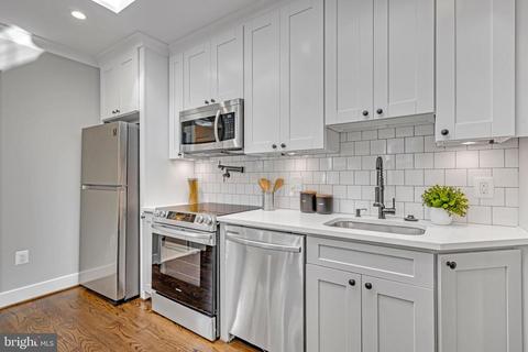 216 T St NE #4, Washington, DC 20002 photo 10