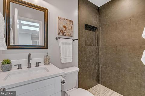 216 T St NE #4, Washington, DC 20002 photo 25