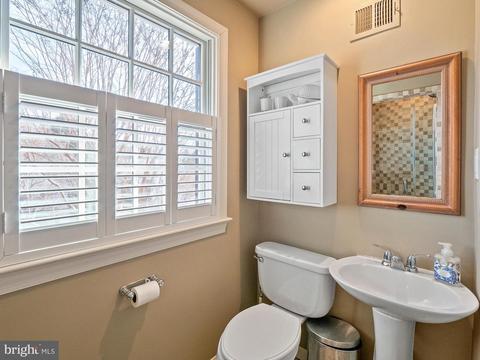 2242 48th St NW, Washington, DC 20007 photo 20