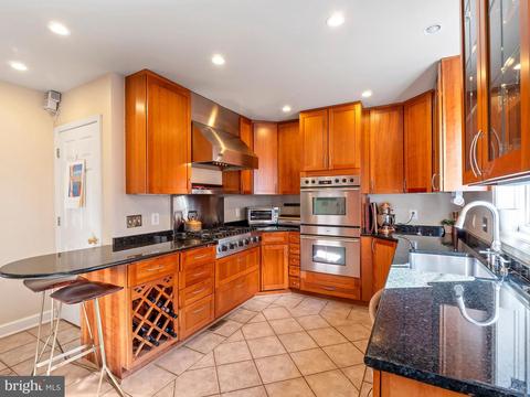 2242 48th St NW, Washington, DC 20007 photo 9