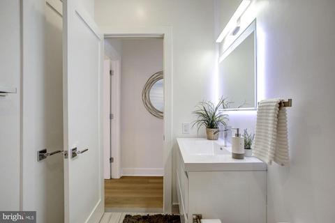 1023 16th St NE #B, Washington, DC 20002 photo 13