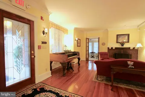 228 N State St, Dover, DE 19901 photo 2
