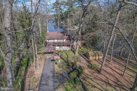 142 Lake Dr, Felton, DE 19943