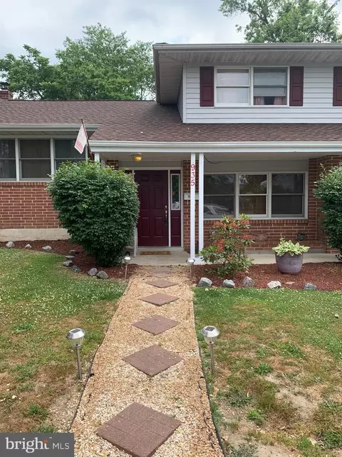 935 Woodford Dr, Dover, DE 19904