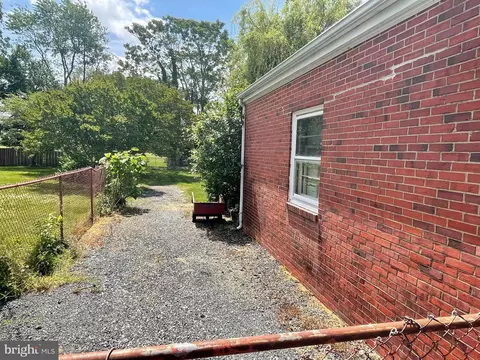 728 E Loockerman St, Dover, DE 19901 photo 2