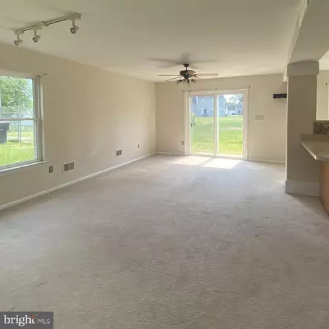 430 E Wind Dr, Dover, DE 19901 photo 2