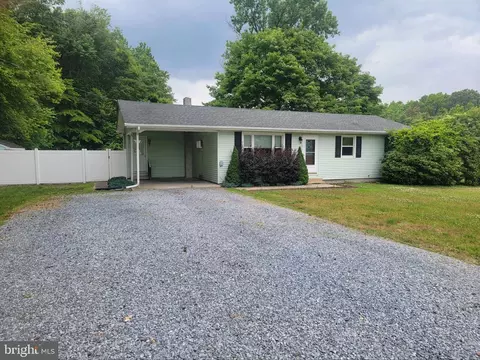 315 Peach Basket Rd, Felton, DE 19943