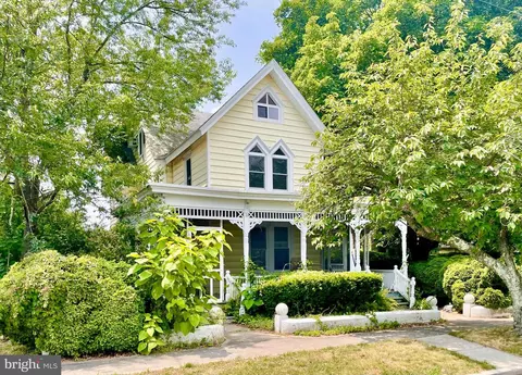 10 E High St, Felton, DE 19943