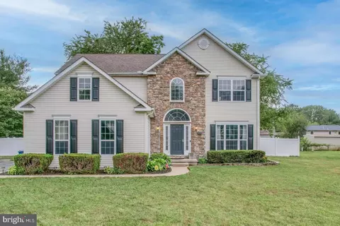 340 W Darby Cir, Dover, DE 19904 photo 2
