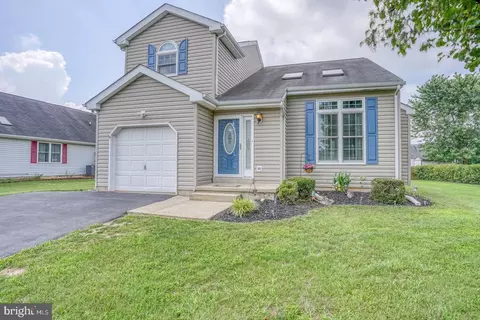 75 Raphael Rd, Smyrna, DE 19977