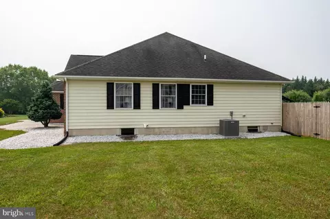 114 Aintree Ln, Dover, DE 19904 photo 3