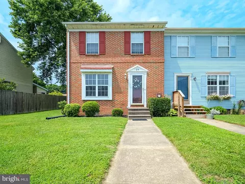 29 Fieldstone Ct, Dover, DE 19904