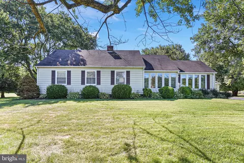 7048 Pearsons Corner Rd, Dover, DE 19904