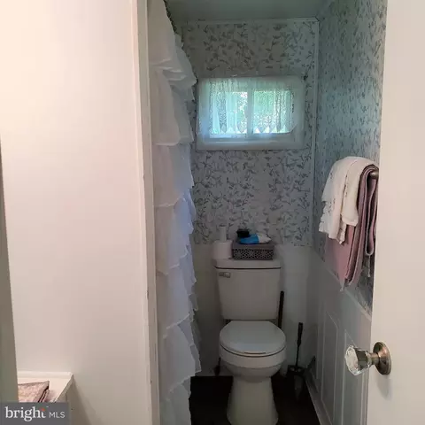 Bath - 480 E Cherry Dr, Magnolia, DE 19962 photo 3 of 3