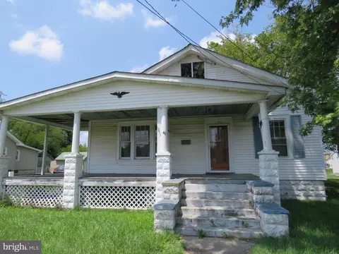 40 Clark St, Harrington, DE 19952
