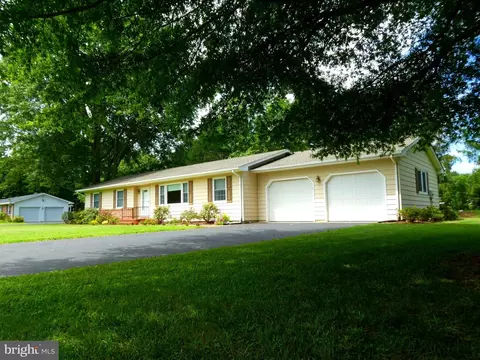 12 S Springview Dr, Dover, DE 19901 photo 2