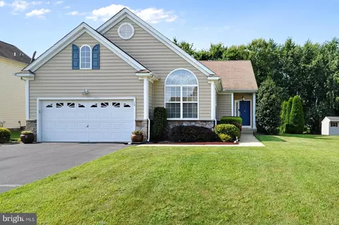 76 Queen Anne Ct, Dover, DE 19901