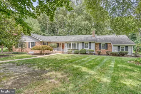 5 Winged Foot Rd, Dover, DE 19904