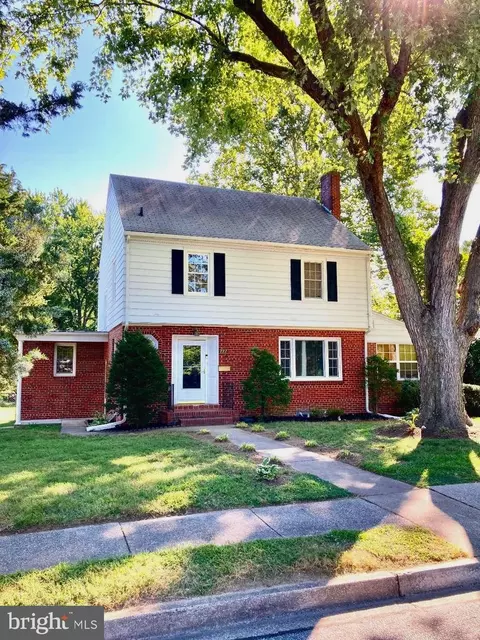 727 Lakewood Pl, Dover, DE 19904