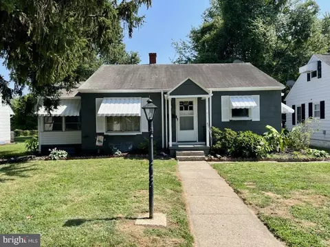 132 Pine St, Dover, DE 19901