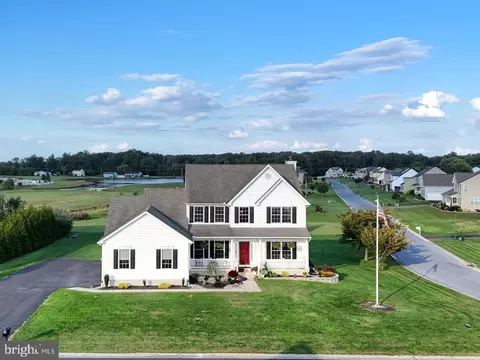 226 Country Hollow Dr, Clayton, DE 19938