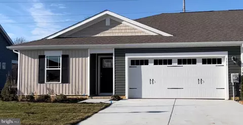 99 Kennison Ln, Dover, DE 19901