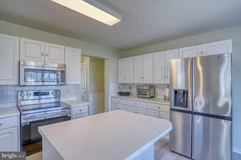 Kitchen - 43 Pin Oak Dr, Dover, DE 19904 photo 4 of 8