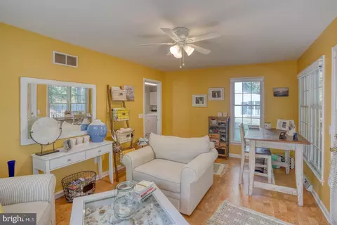 Living - 43 Pin Oak Dr, Dover, DE 19904 photo 5 of 11