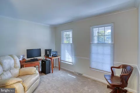 Living - 43 Pin Oak Dr, Dover, DE 19904 photo 8 of 11