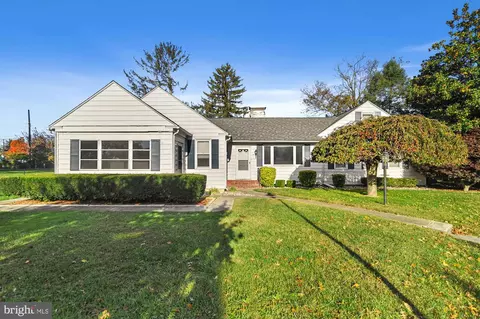 24 Lake Dr, Smyrna, DE 19977