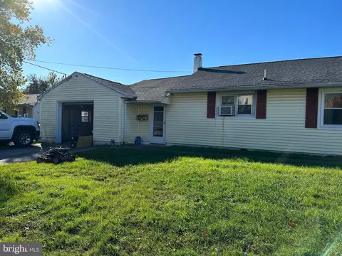 103 E Liberty St, Harrington, DE 19952 photo 3