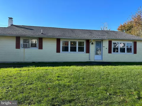 103 E Liberty St, Harrington, DE 19952 photo 2