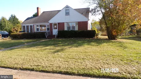 766 S Halsey Rd, Dover, DE 19901 photo 2
