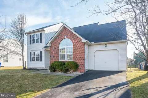 78 Tracer Dr, Clayton, DE 19938