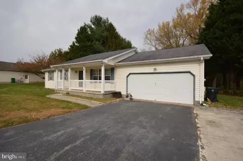 17 E Huntington Cir, Dover, DE 19904
