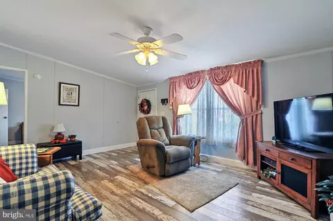 Living - 136 Beth Pl, Dover, DE 19901 photo 2 of 6