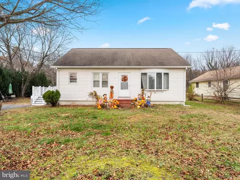 52 Headstart Ln, Dover, DE 19901