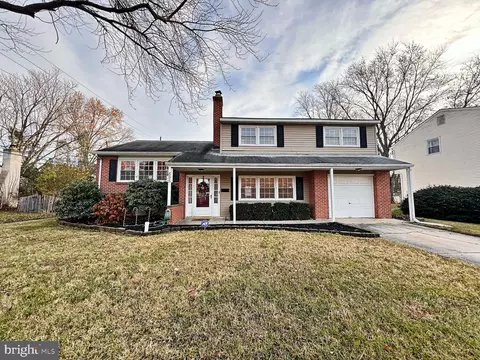 895 Woodcrest Dr, Dover, DE 19904 photo 2
