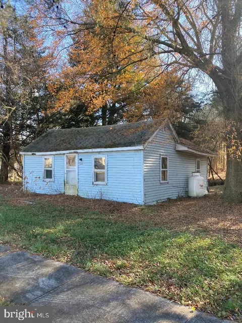 310 W High St, Felton, DE 19943