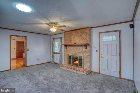 Living - 10 N Springview Dr, Dover, DE 19901 photo 4 of 4