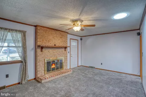 Living - 10 N Springview Dr, Dover, DE 19901 photo 3 of 4